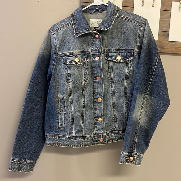 NWT-Universal Thread Homemade Floral Embroidered Medium Wash Jean Jacket- Medium - Picture 2 of 13